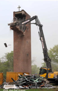Turm der Lucaskirche wird abgebrochen, 2009, Bild: Ralf Krieger
